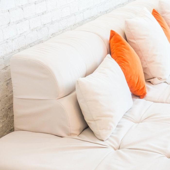 Jó választás-e a fehér műbőr kanapé? - VIP Kanapé